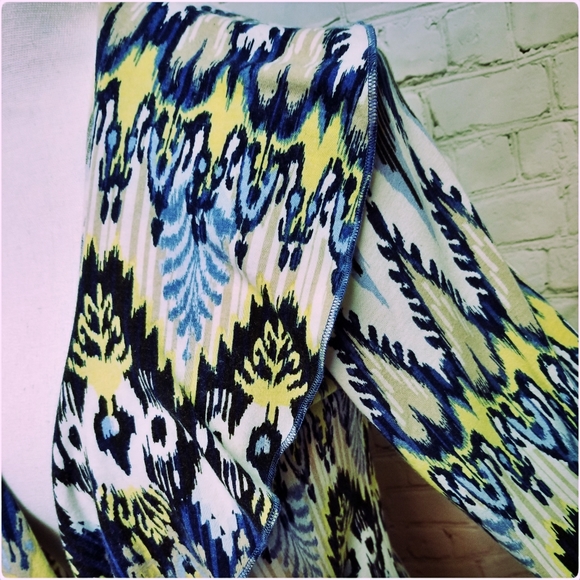 Gramercy 22, Ruffled, Soft, Wide Yoke Ikat Design Wrap, Small to Large - Picture 3 of 9